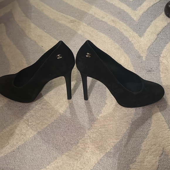 Chanel suede 4” heels, very good condition, EU size 40, US size 9 fits true to 9 - Picture 2 of 6